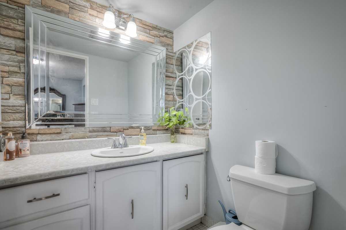 75 Graydon Hall Dr, #1703