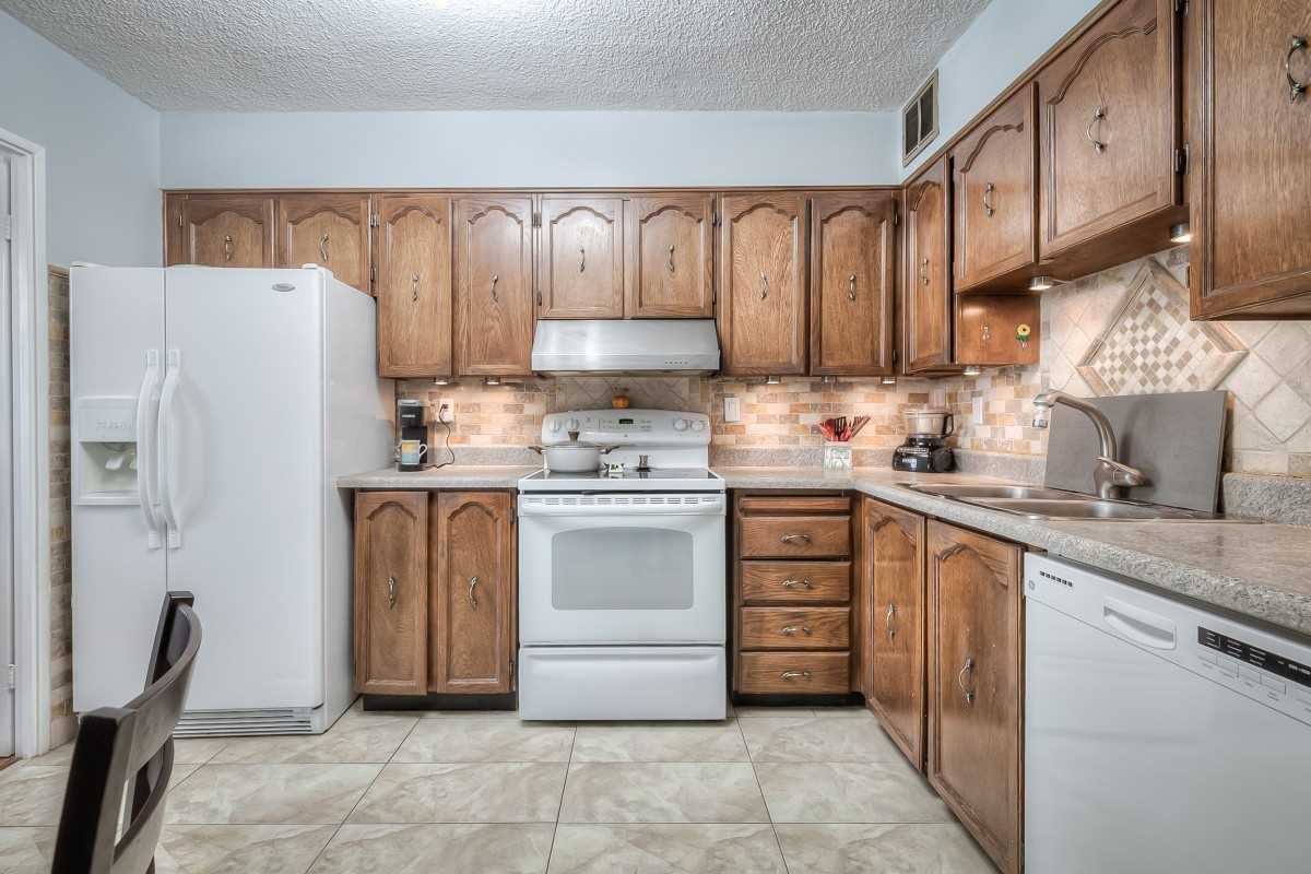 75 Graydon Hall Dr, #1703