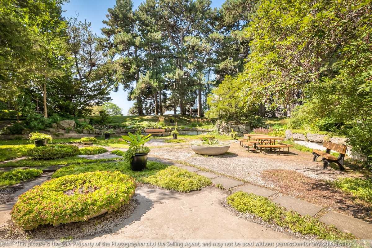75 Graydon Hall Dr, #1703