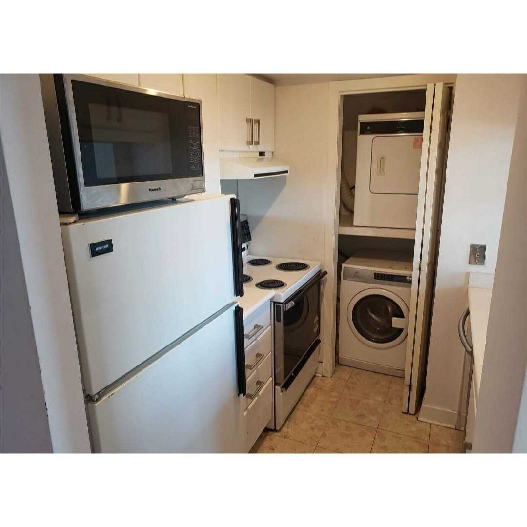 409 Bloor St E, #1003