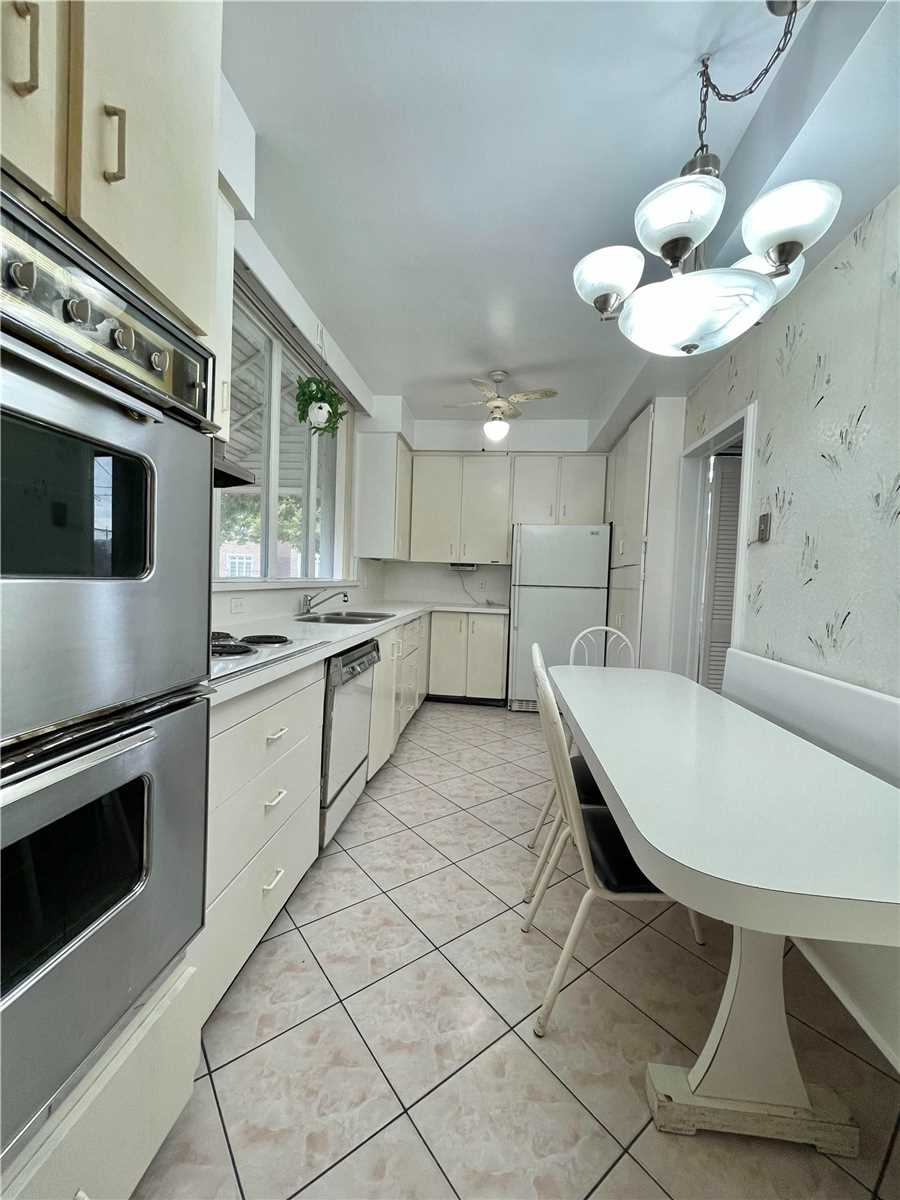 75 Stormont Ave