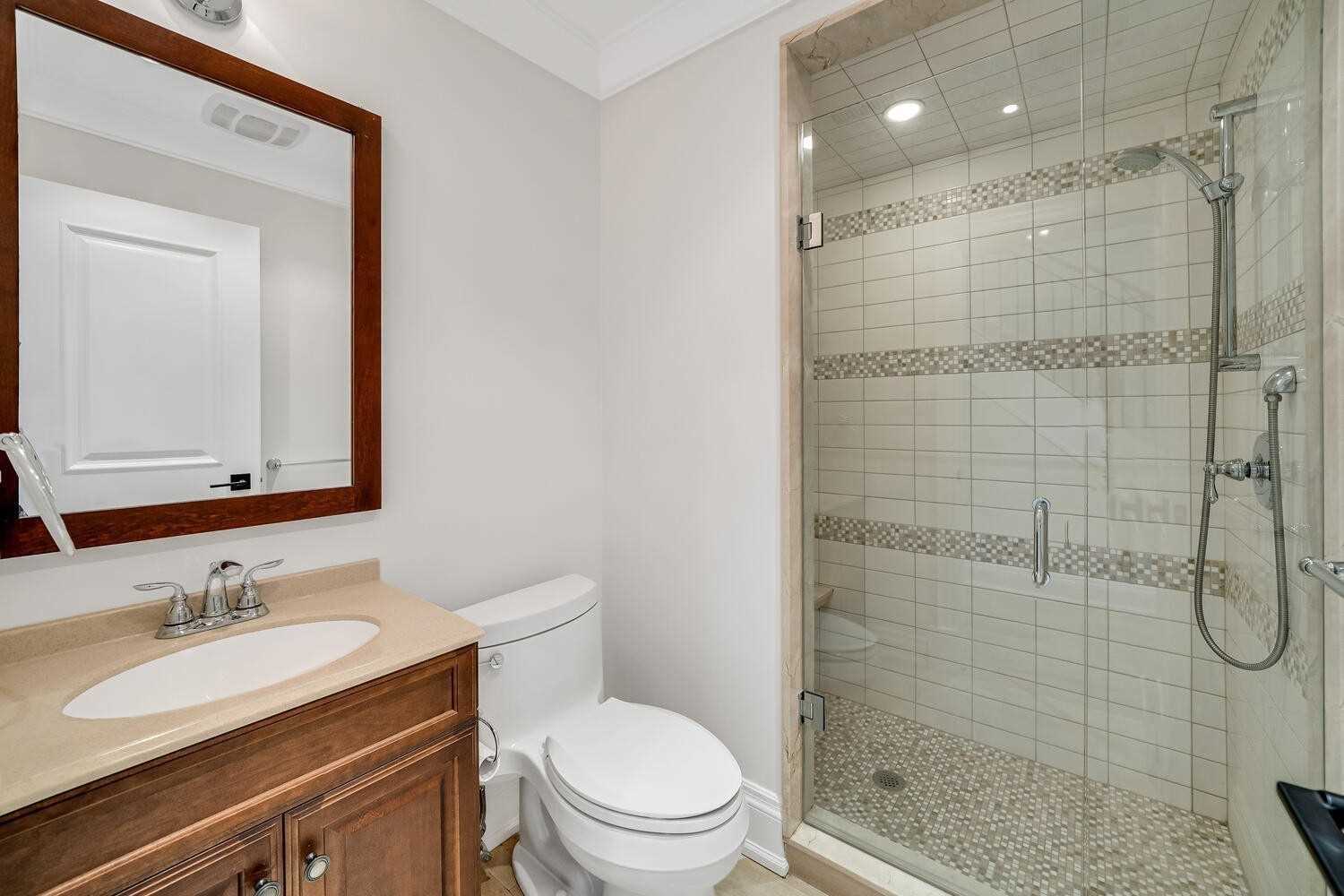 317 Lonsdale Rd, #1B
