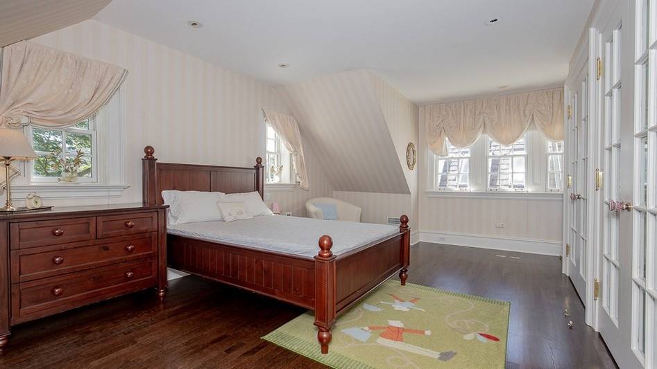 11 Dewbourne Ave