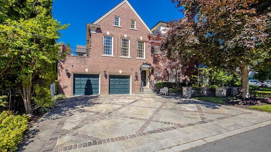 11 Dewbourne Ave