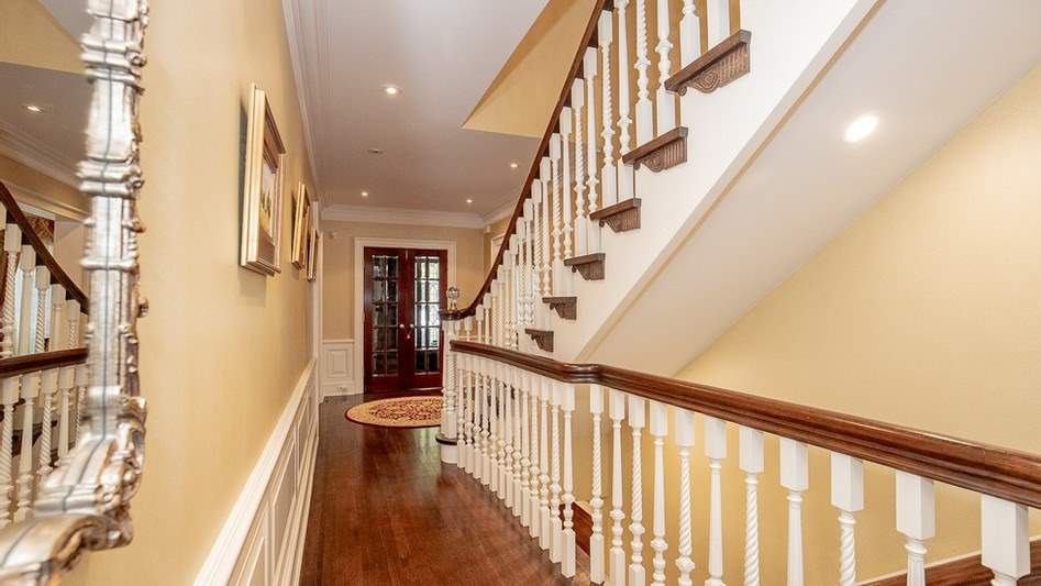 11 Dewbourne Ave