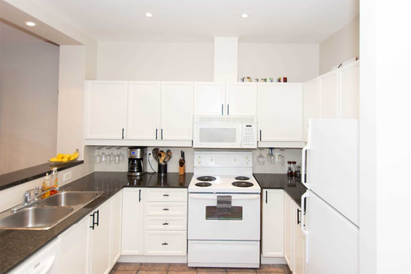 1 Leaside Park Dr, Toronto