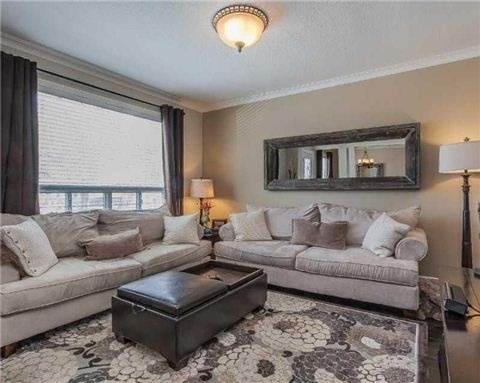 37 Collinson Blvd