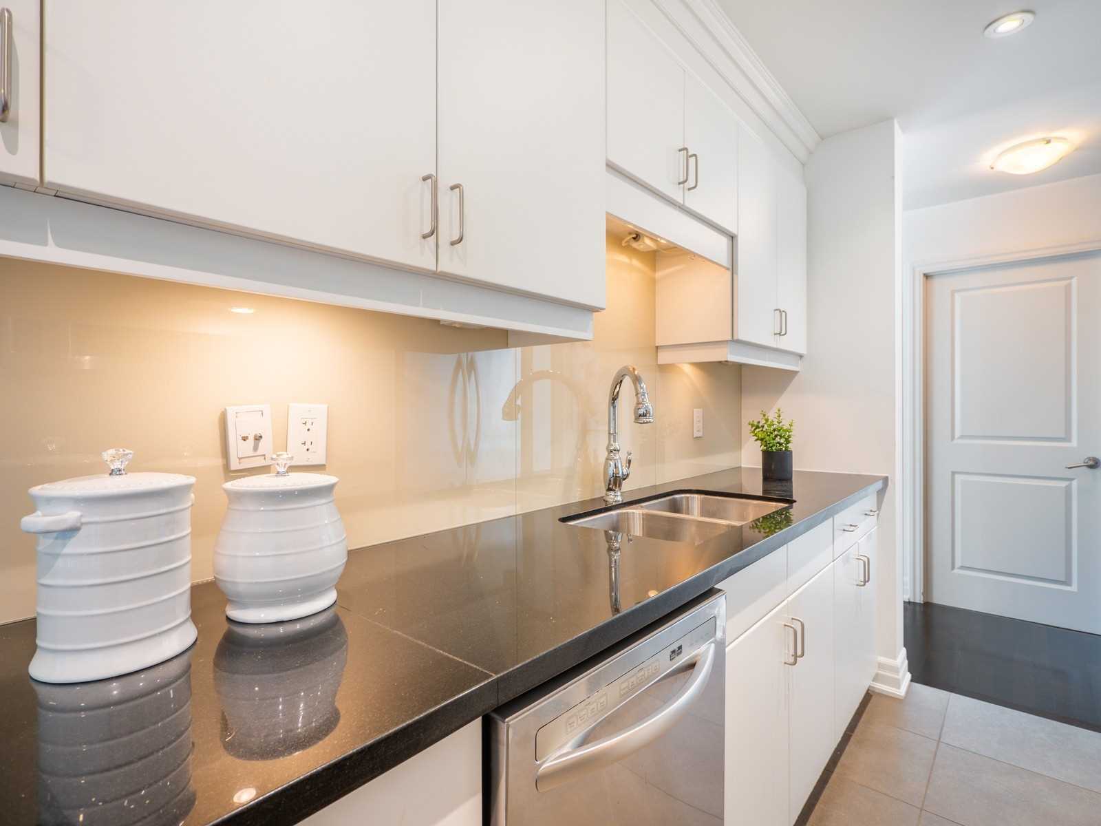 15 Rean Dr, #105