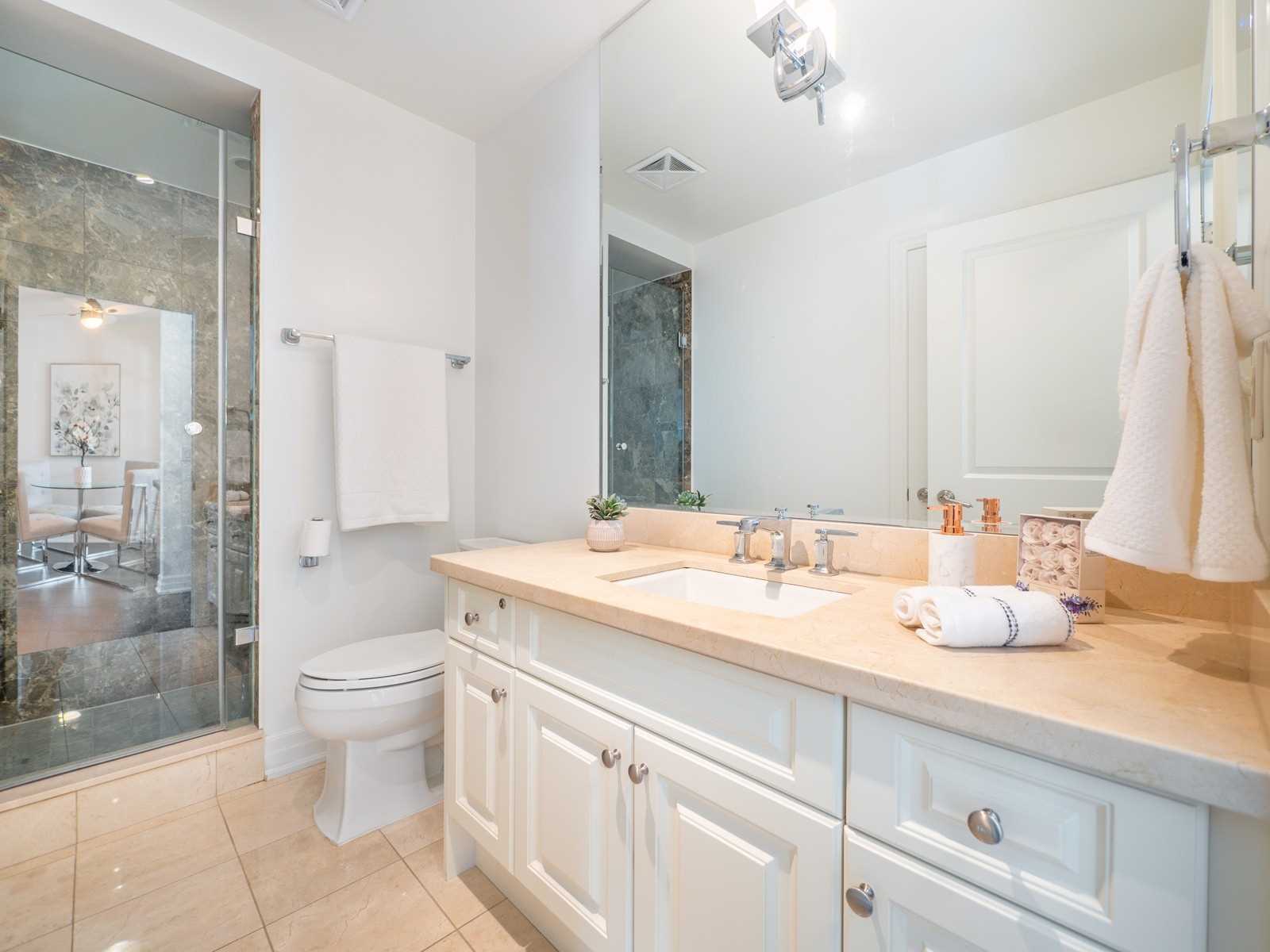 15 Rean Dr, #105