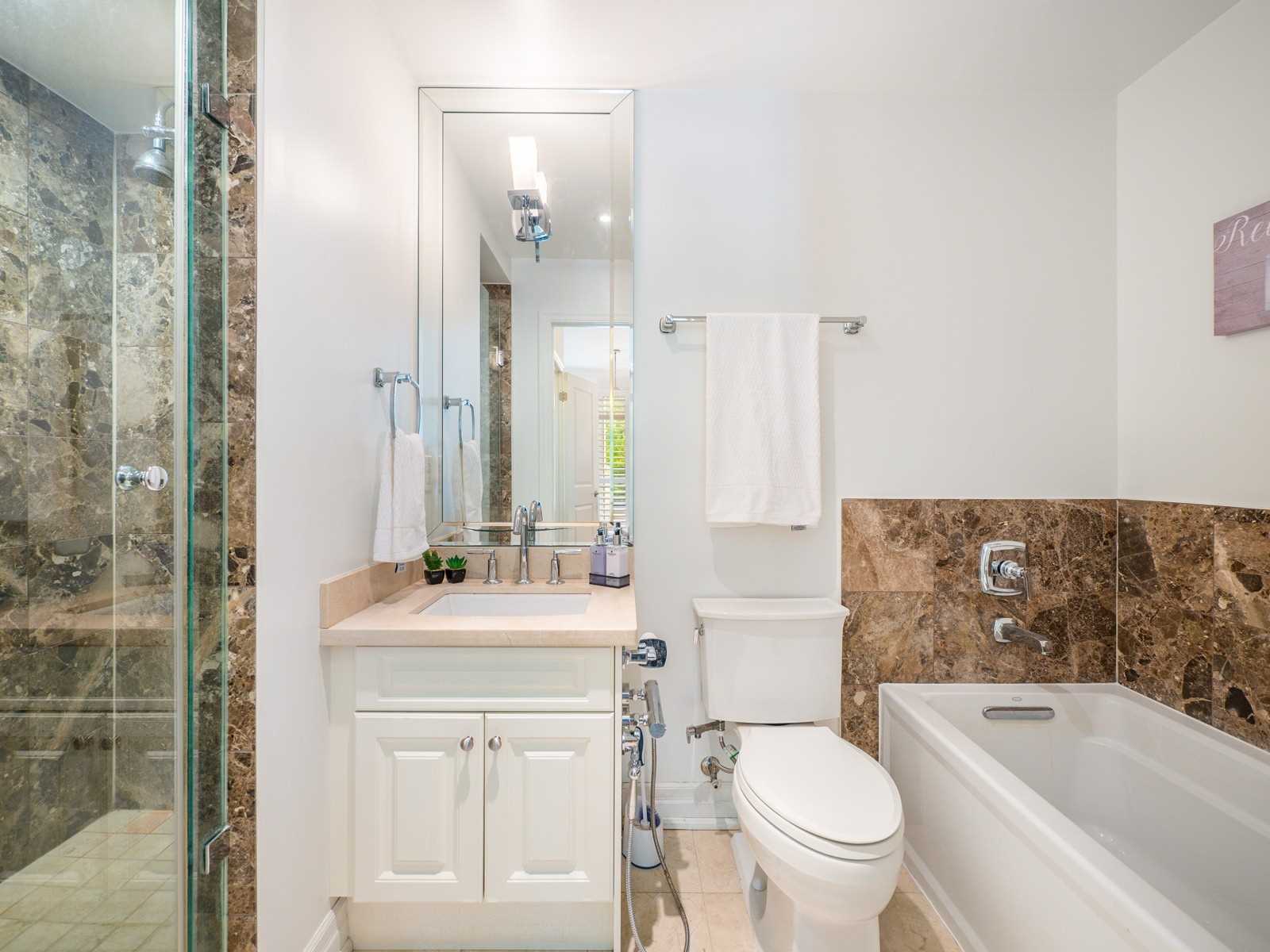 15 Rean Dr, #105