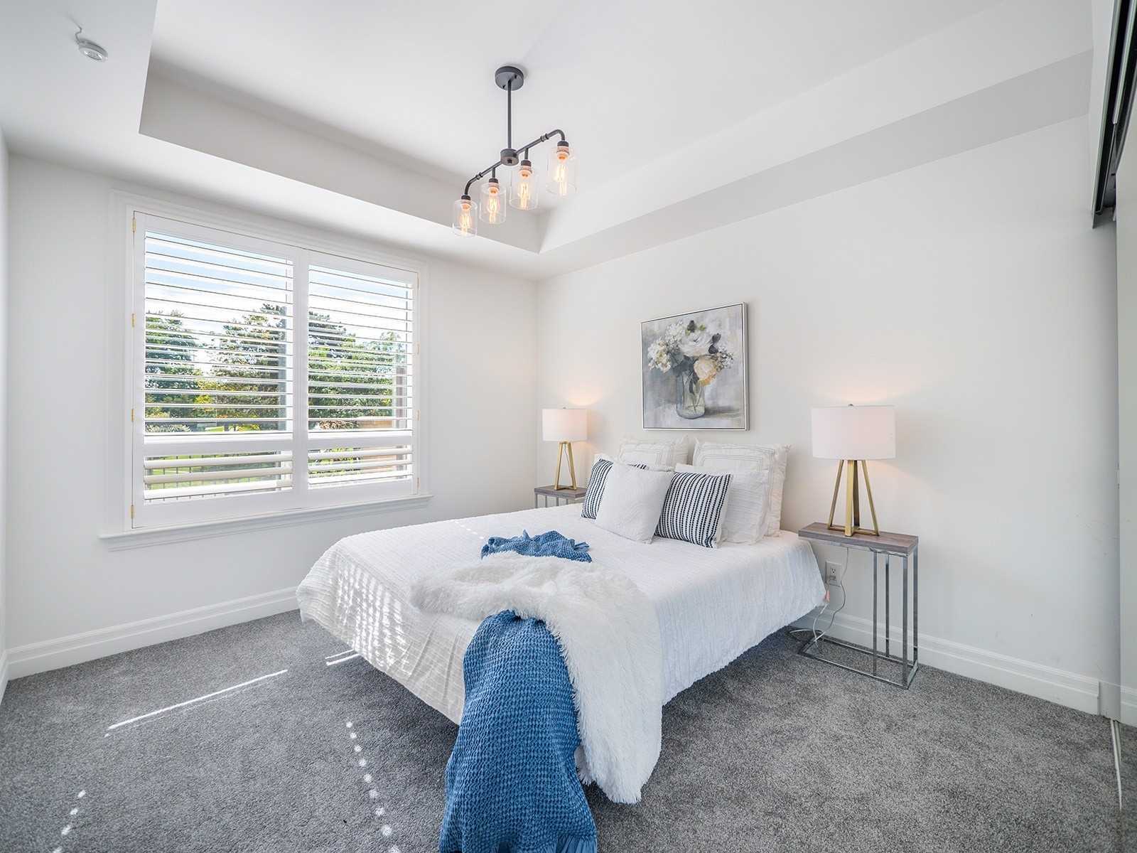 15 Rean Dr, #105