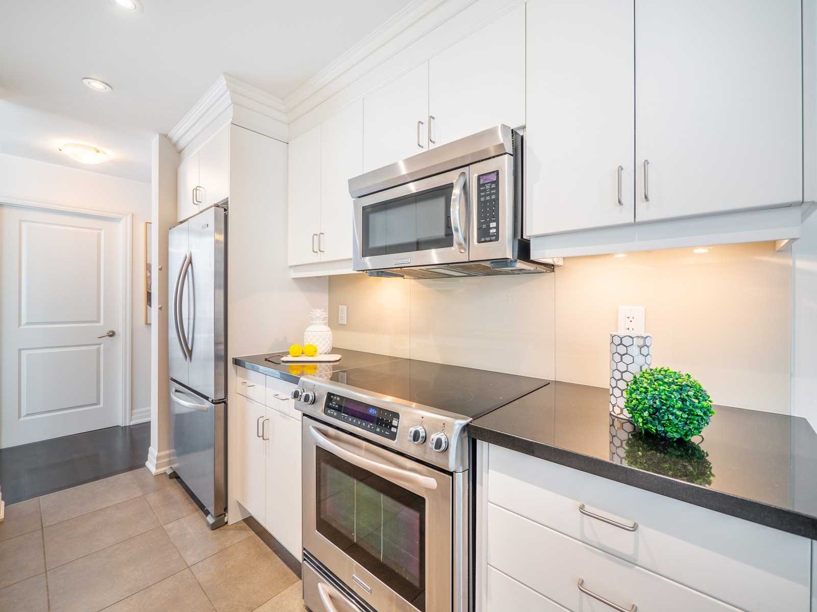15 Rean Dr, #105
