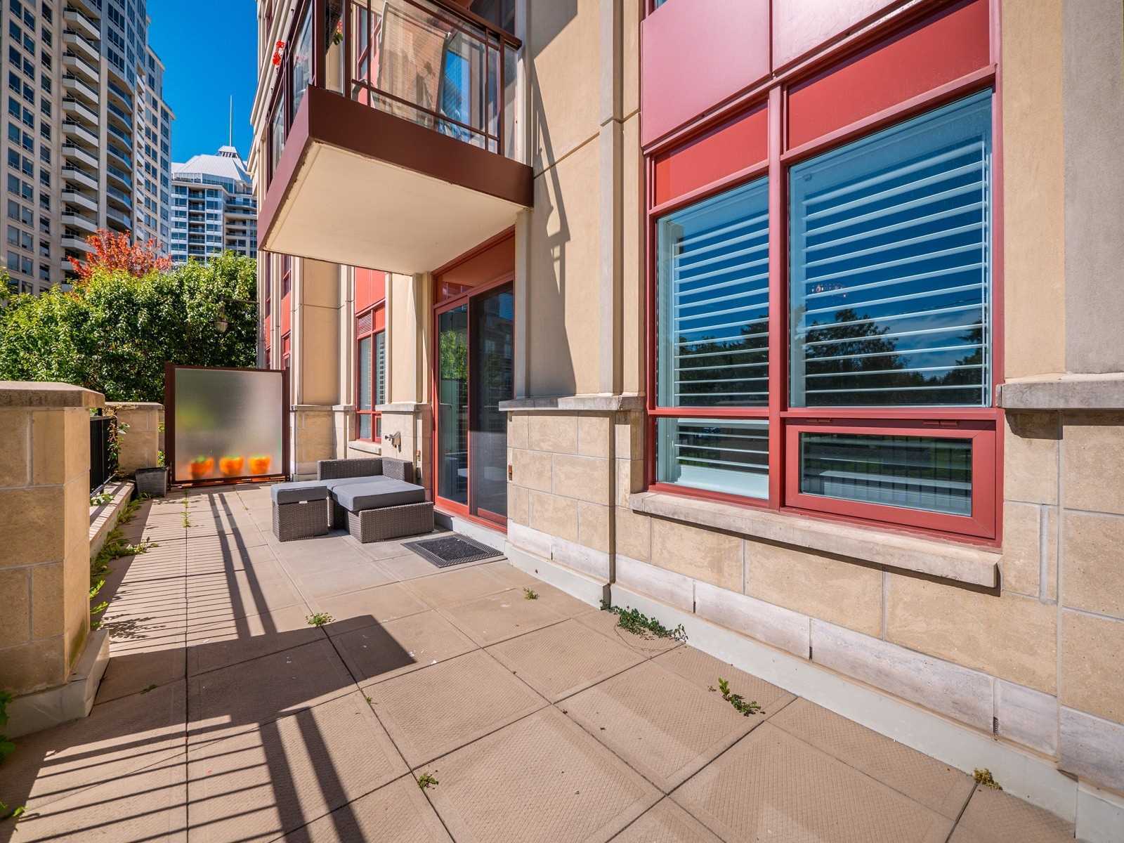 15 Rean Dr, #105