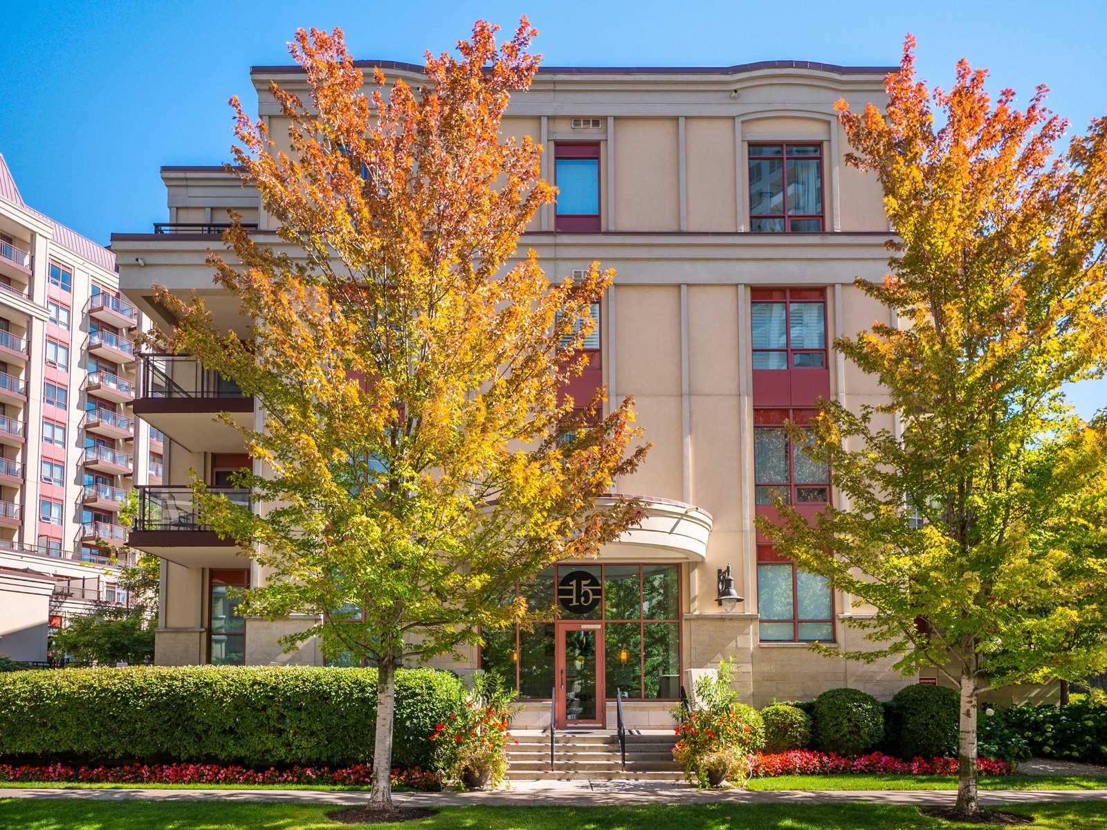 15 Rean Dr, #105