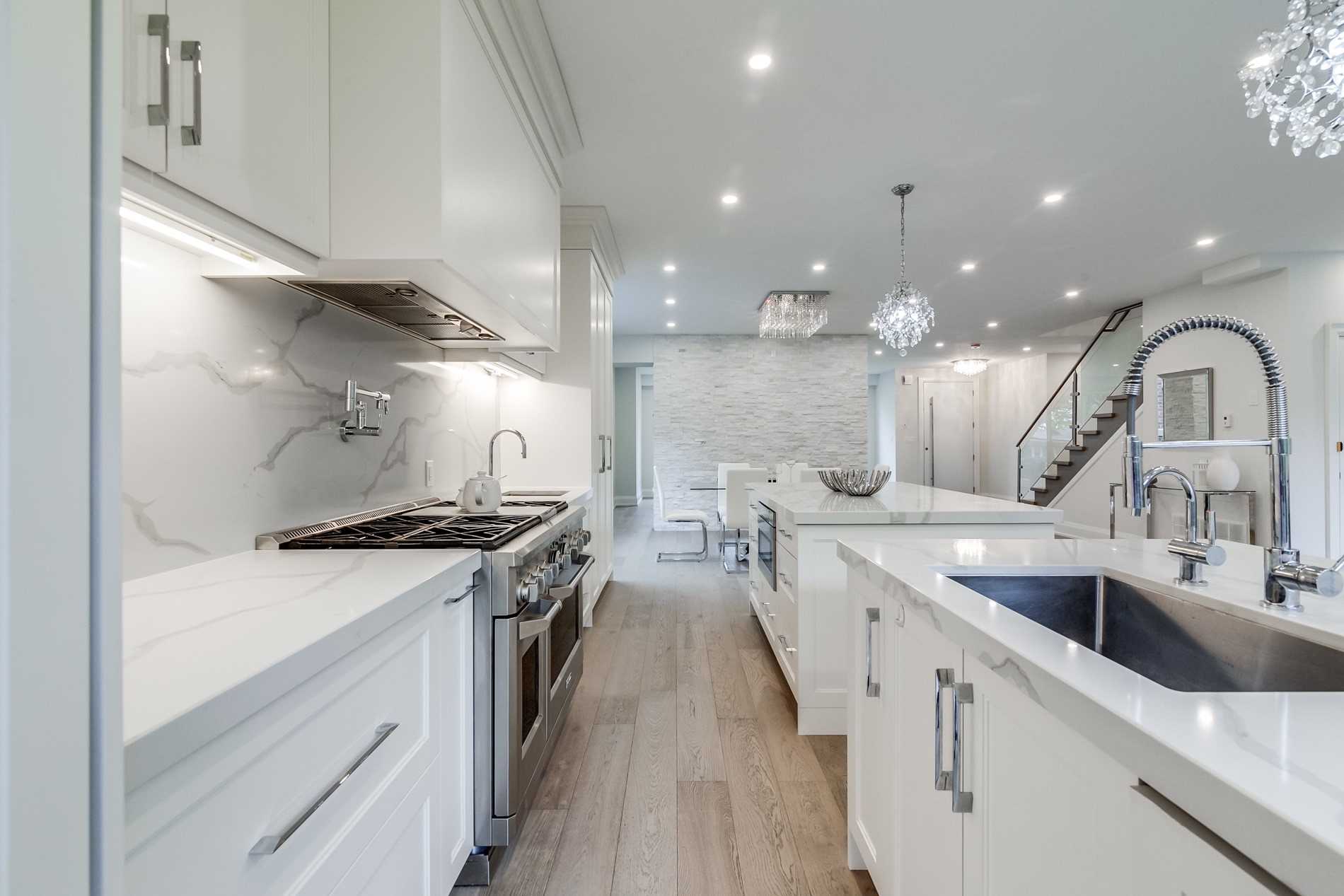 24 Donna Crt