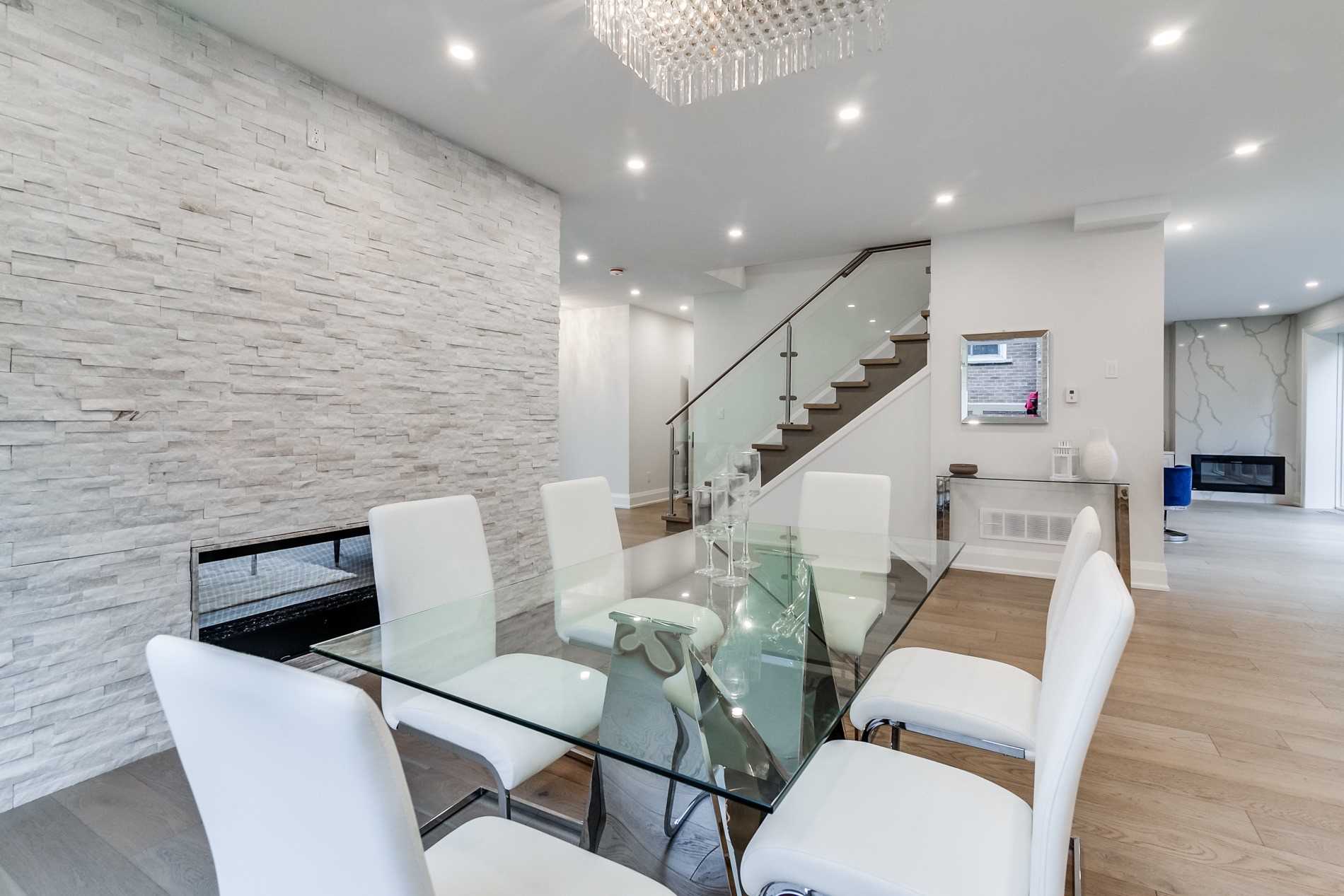 24 Donna Crt