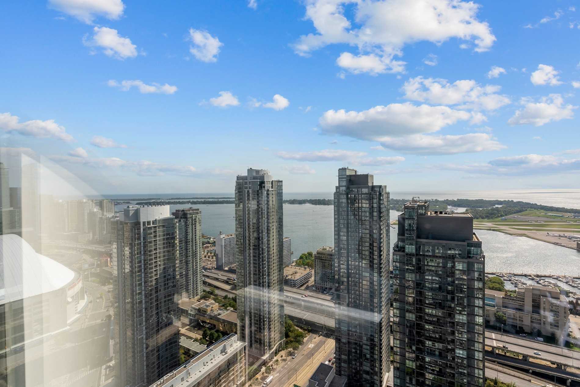 25 Telegram Mews, #5307