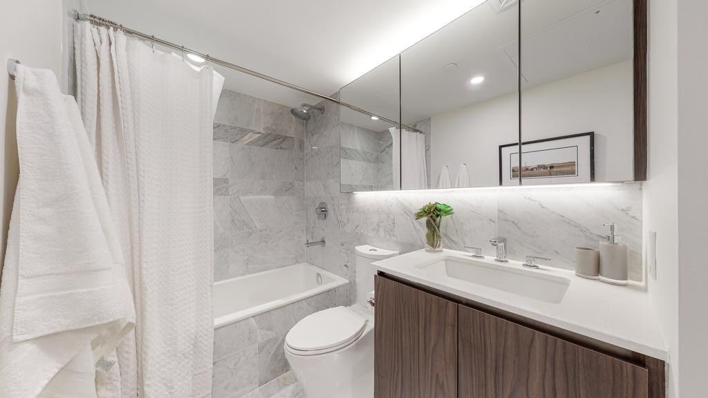 17 Bathurst St, #603