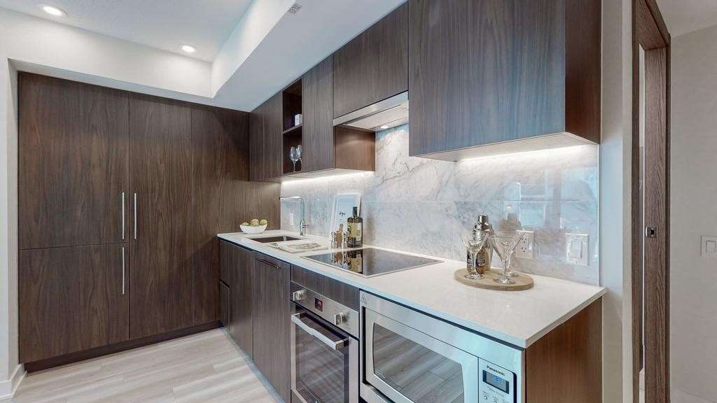 17 Bathurst St, #603