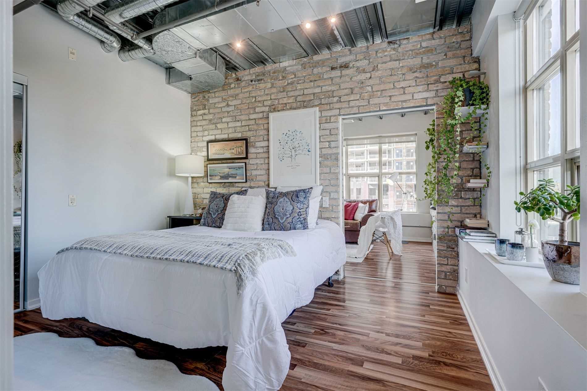 736 Dundas St E, #507