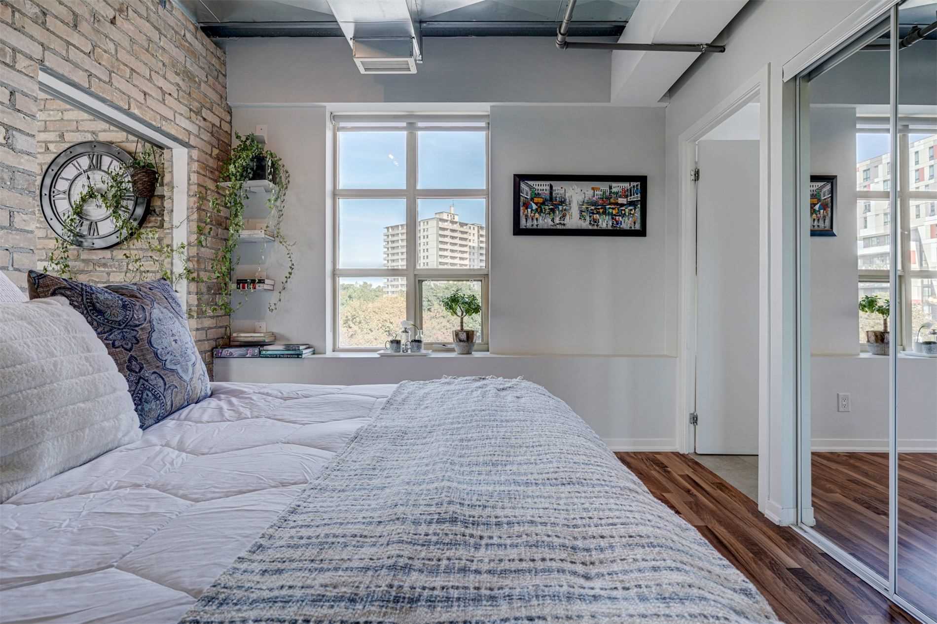 736 Dundas St E, #507