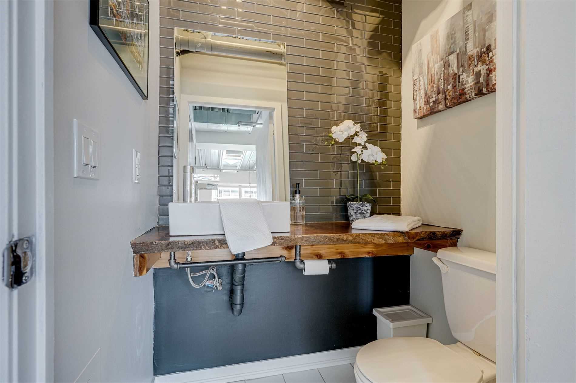 736 Dundas St E, #507
