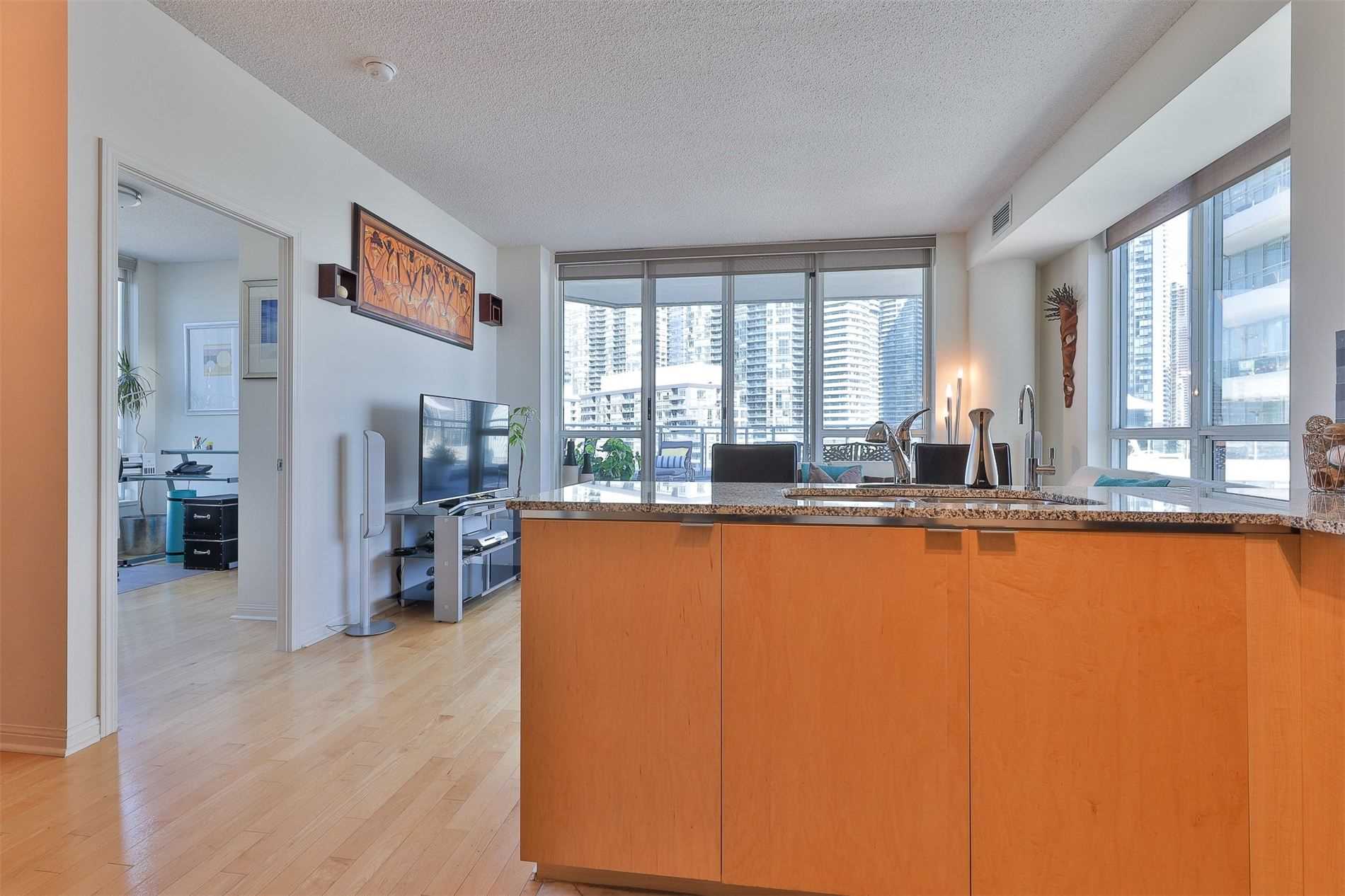 230 Queens Quay W #1515