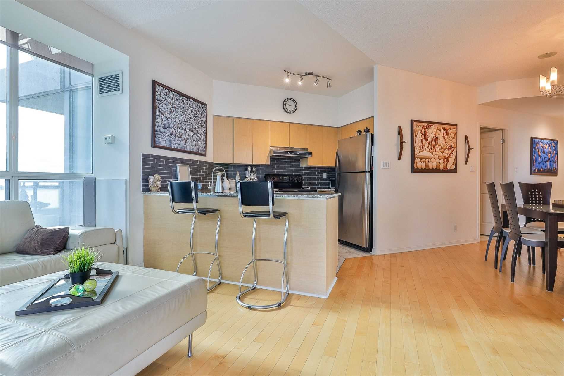 230 Queens Quay W #1515