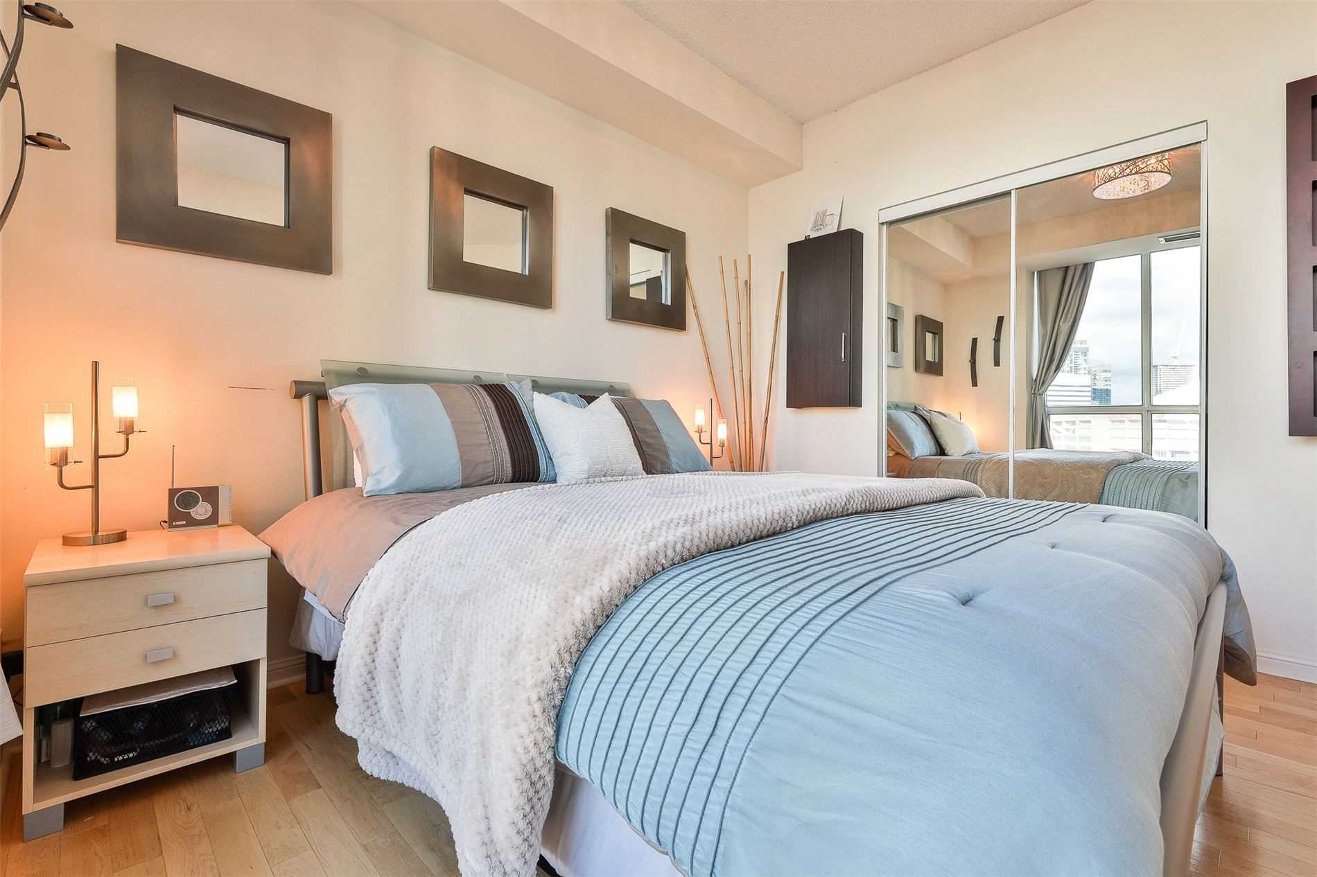 230 Queens Quay W #1515