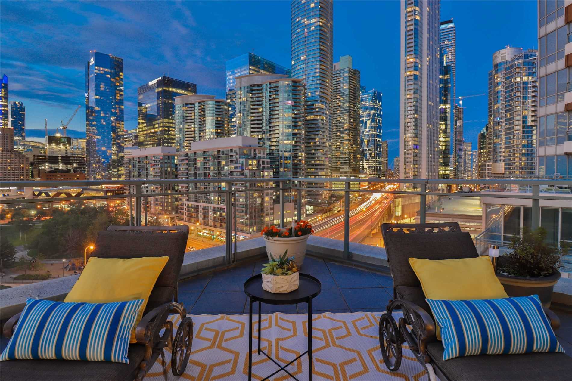 230 Queens Quay W #1515