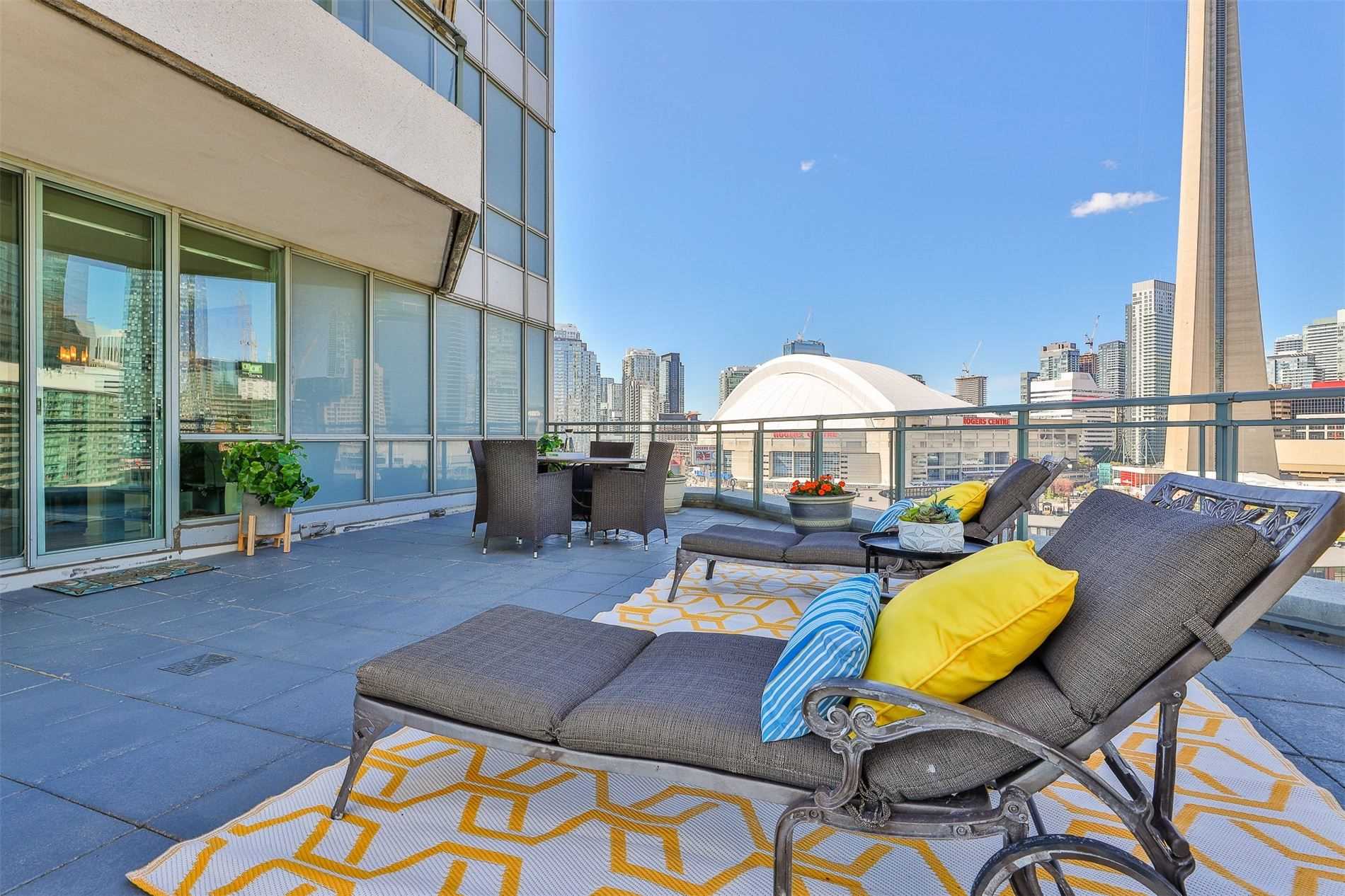 230 Queens Quay W #1515
