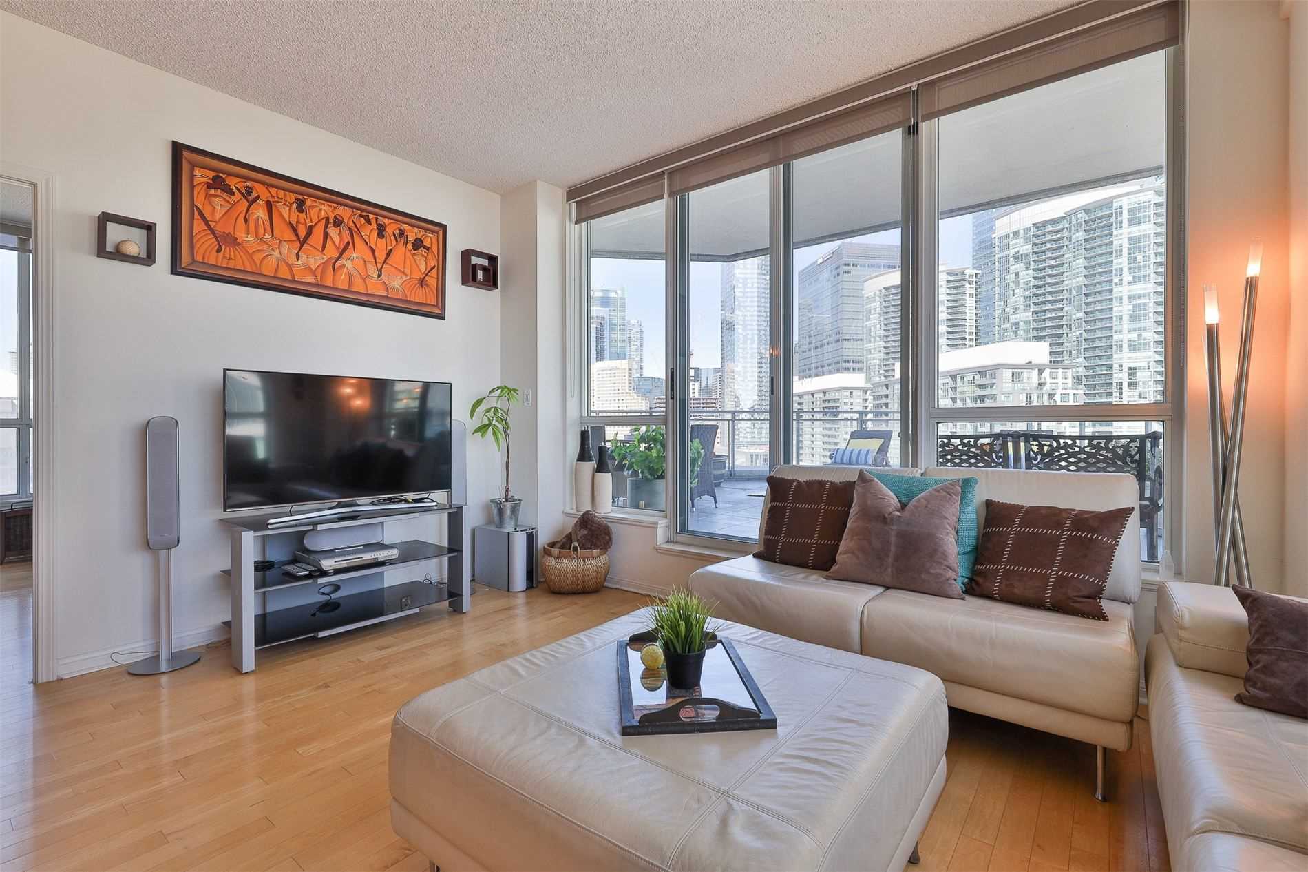 230 Queens Quay W #1515