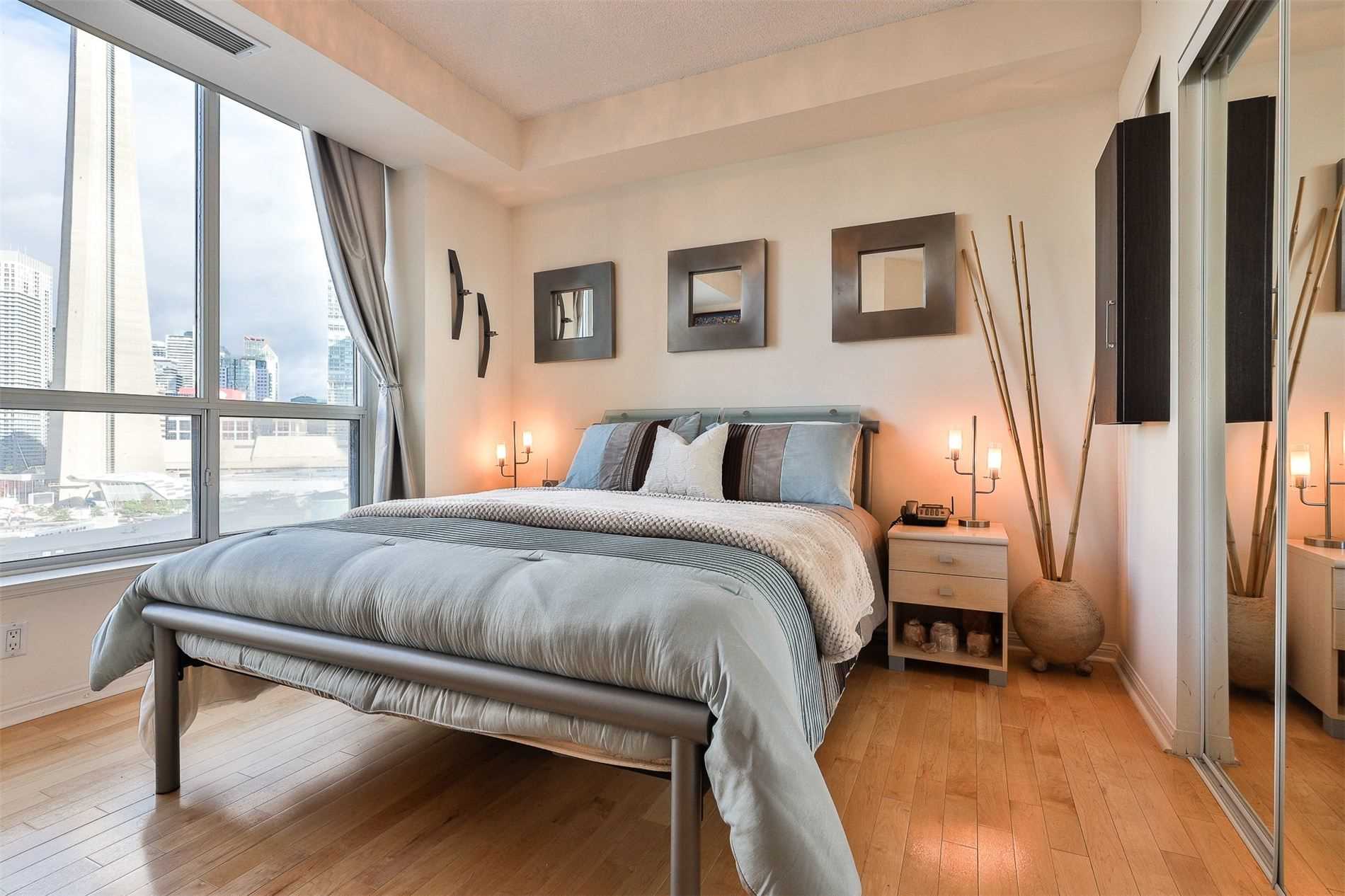 230 Queens Quay W #1515