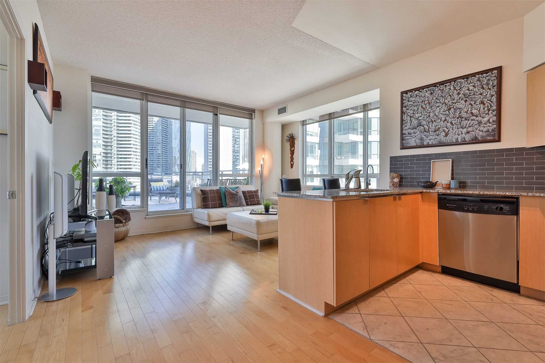 230 Queens Quay W #1515