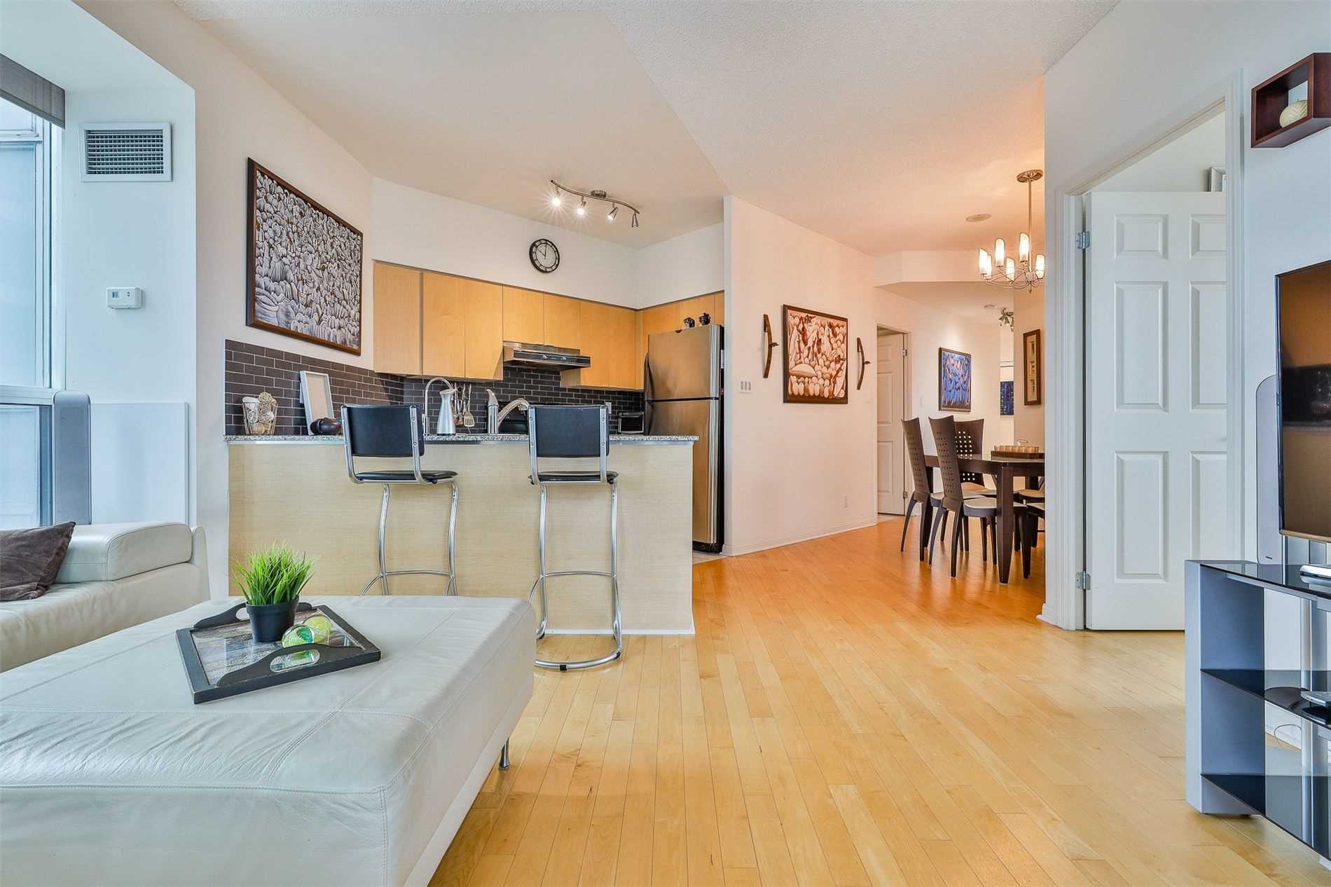 230 Queens Quay W #1515