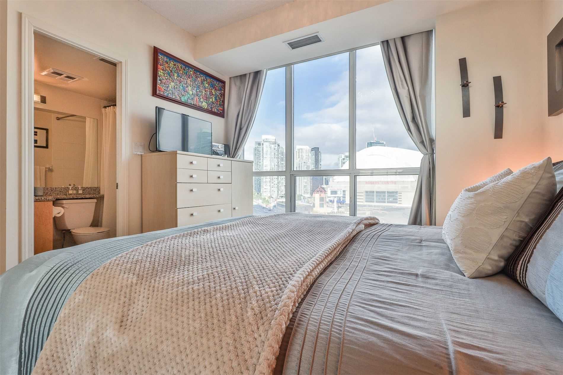 230 Queens Quay W #1515