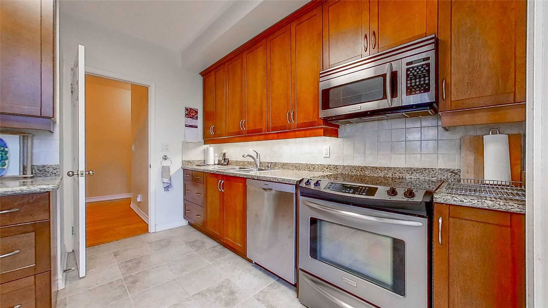 4200 Bathurst St, #705