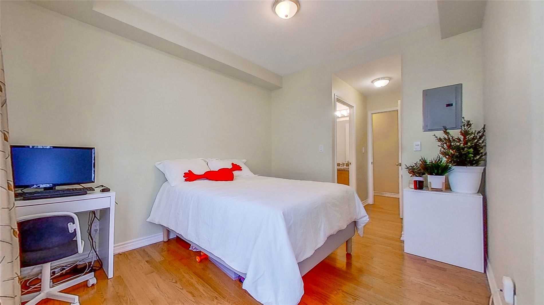 4200 Bathurst St, #705
