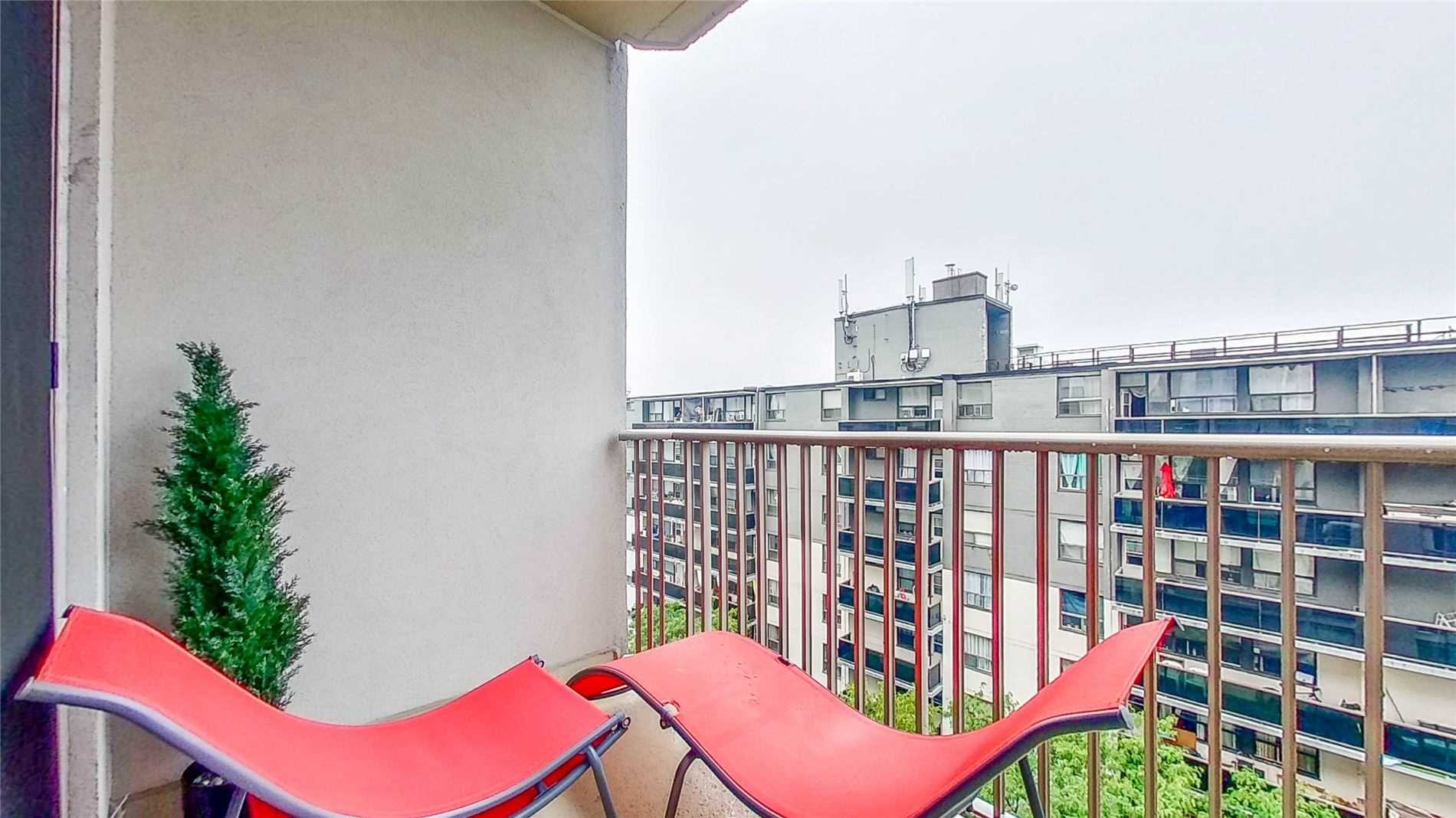 4200 Bathurst St, #705