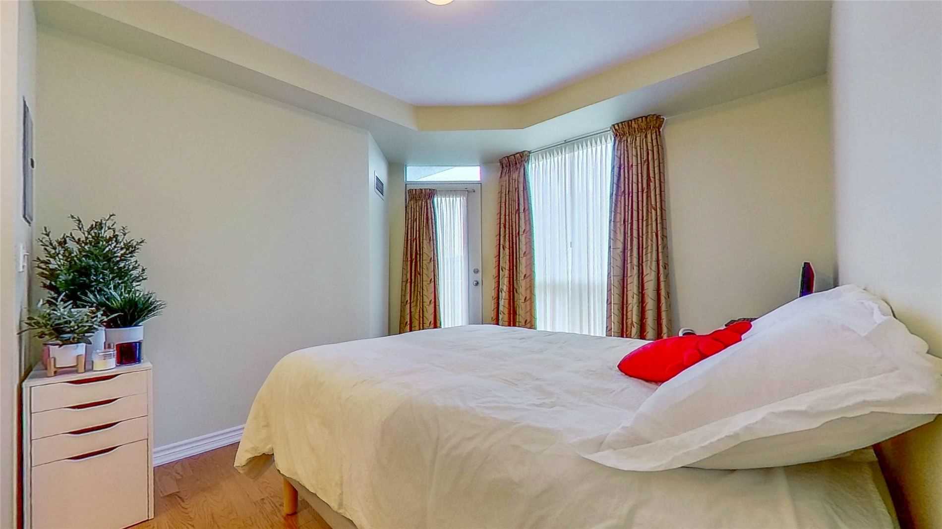 4200 Bathurst St, #705