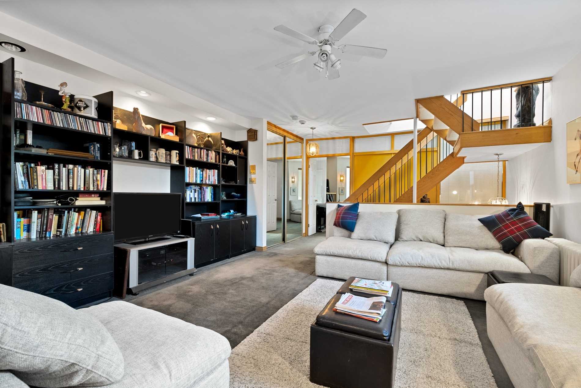 37 Heath St E