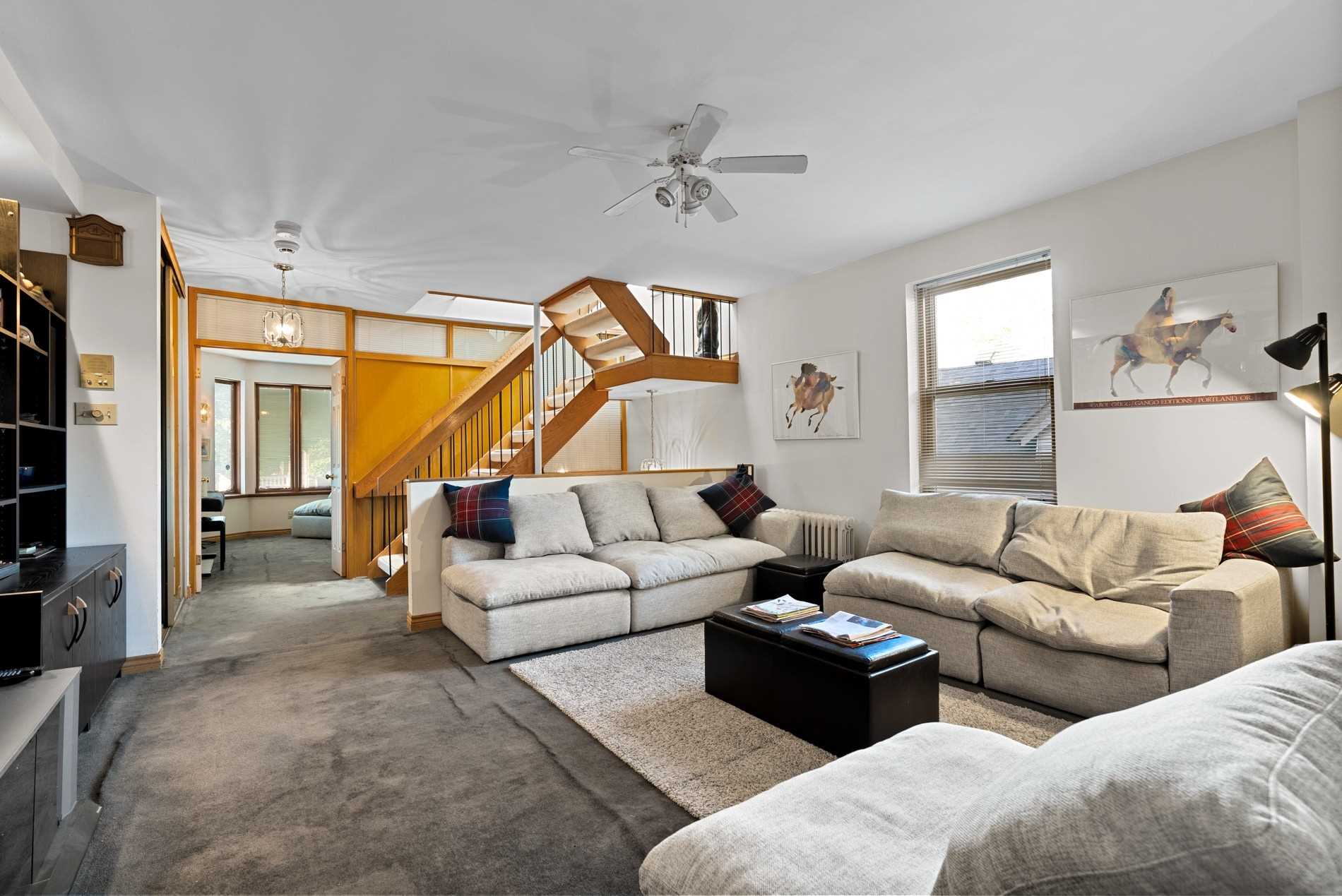 37 Heath St E