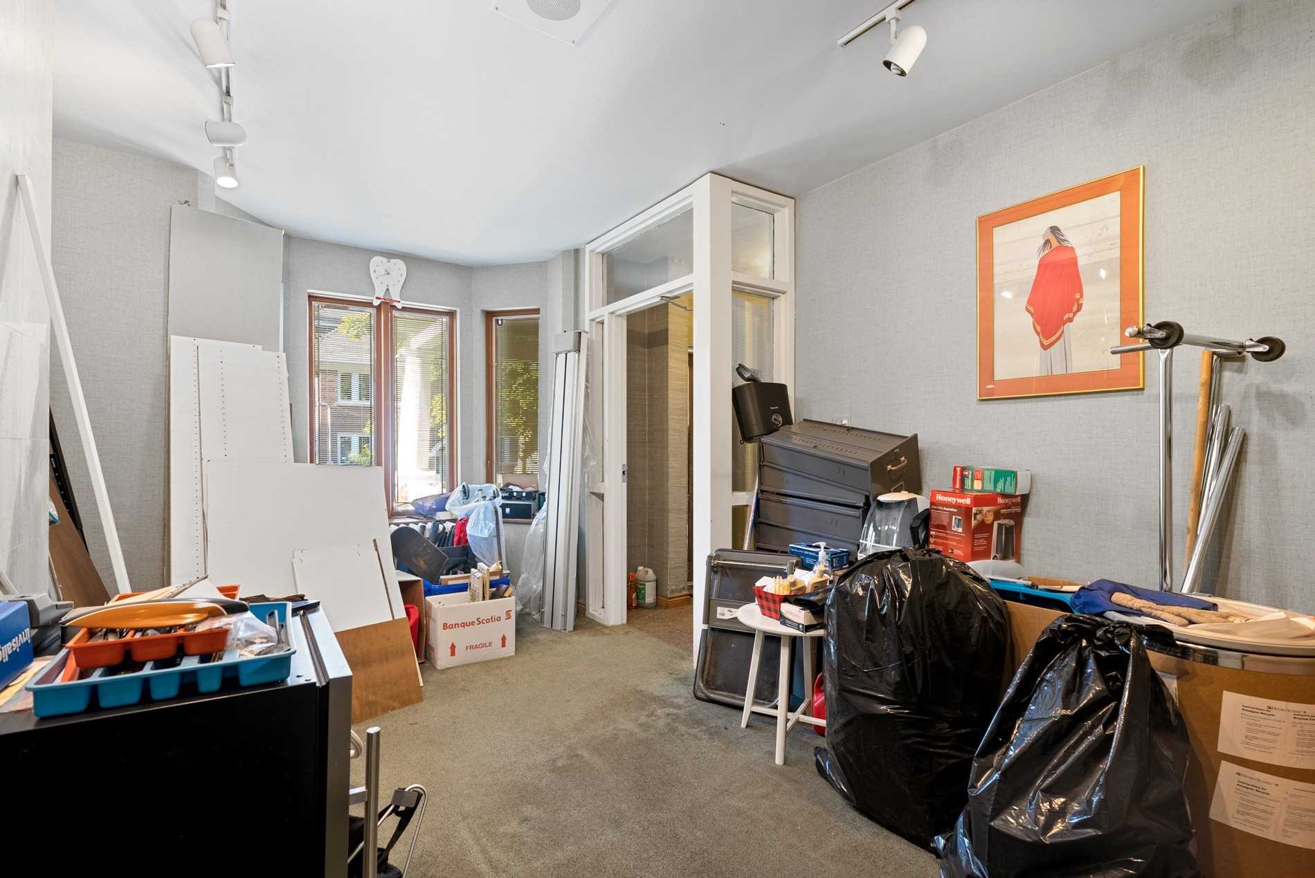 37 Heath St E