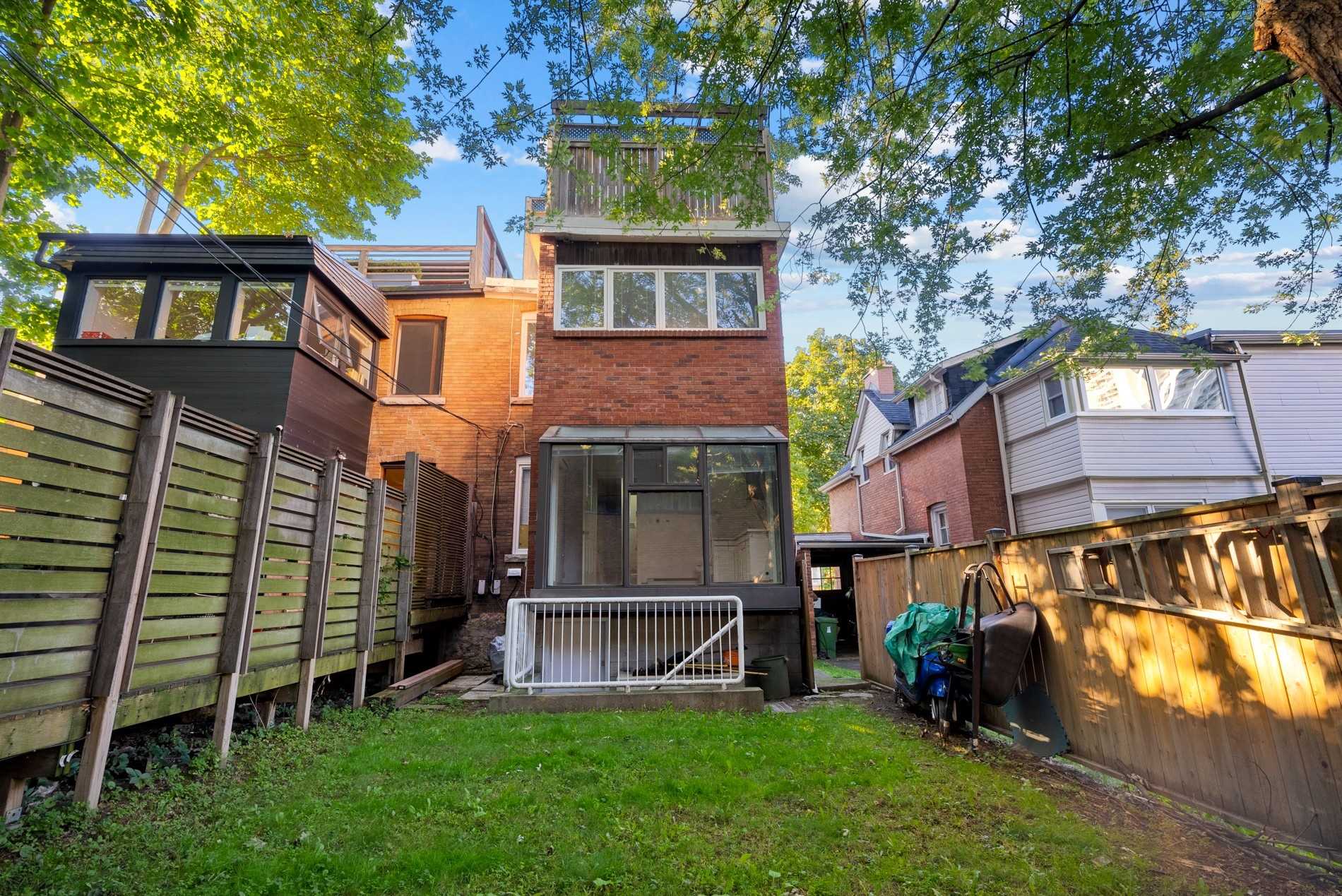 37 Heath St E