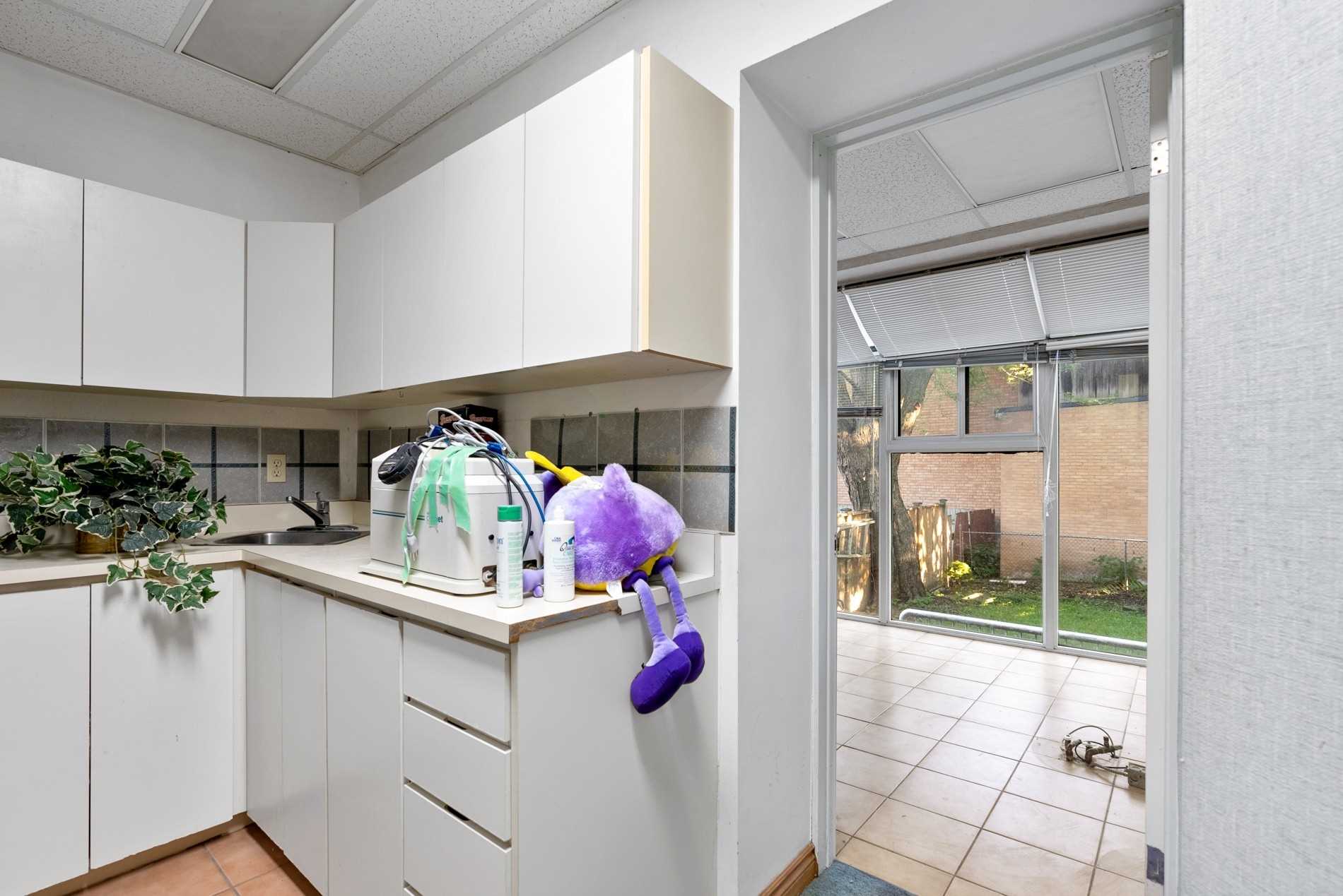 37 Heath St E