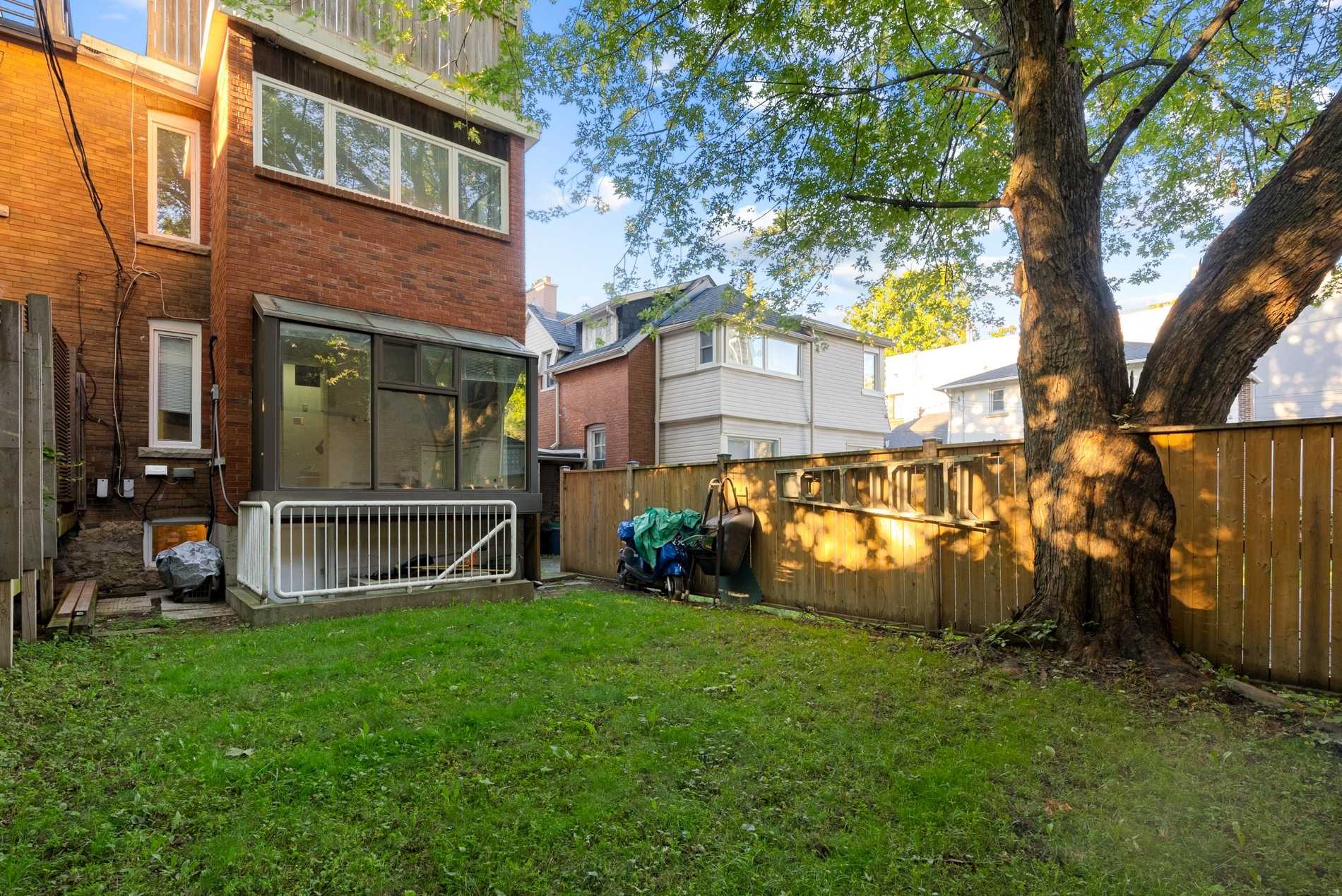 37 Heath St E