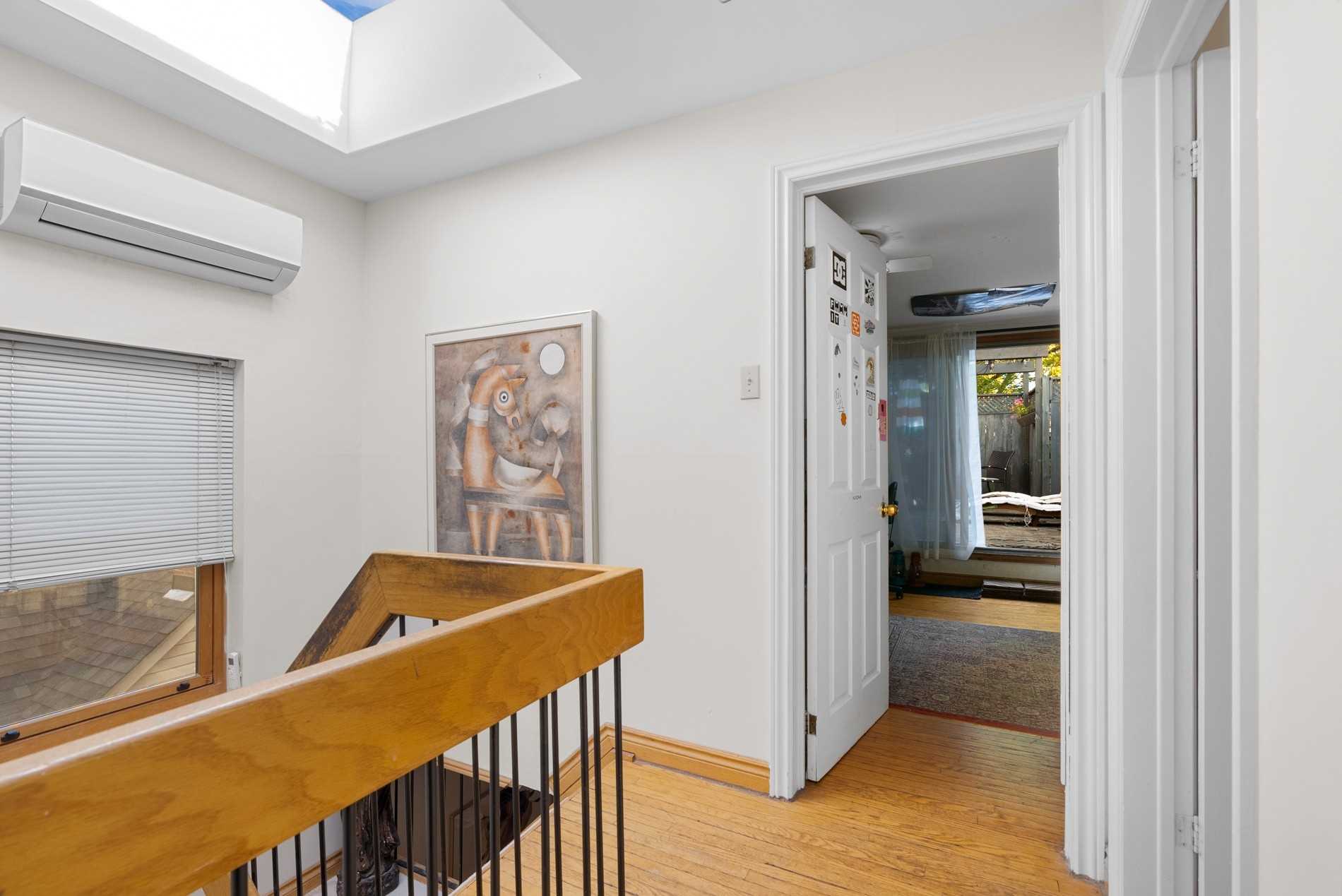 37 Heath St E