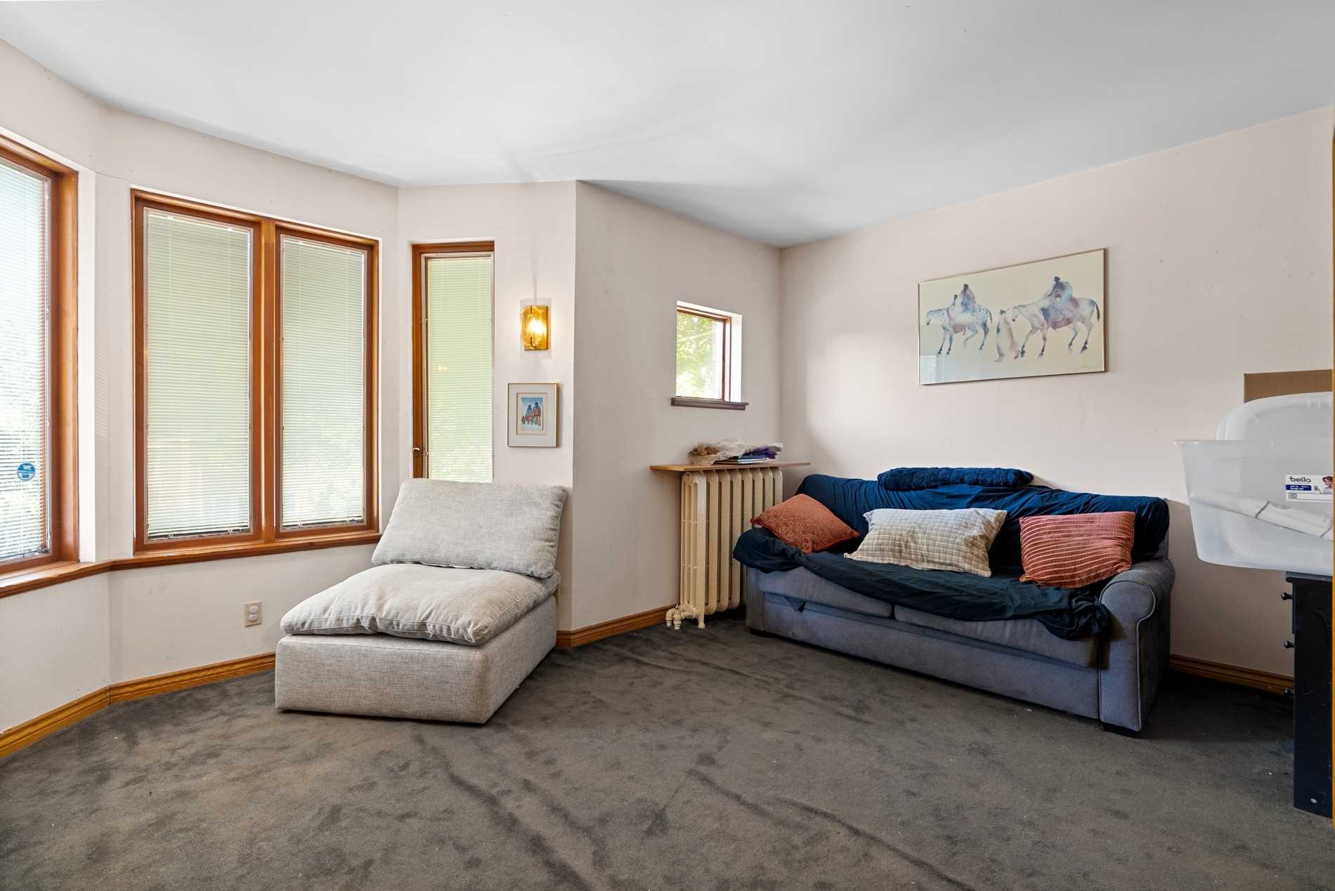 37 Heath St E