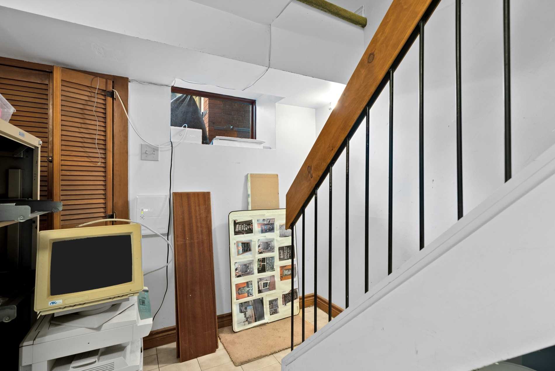 37 Heath St E