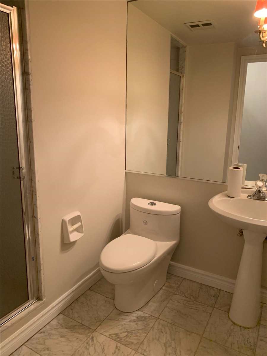 71 Simcoe St, #501